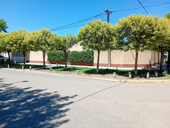 Dos dormitorios, amplio garaje o salón.